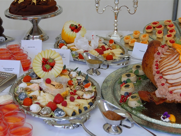 Käsepralinen mit Früchten – edle Käseauswahl als Dessert