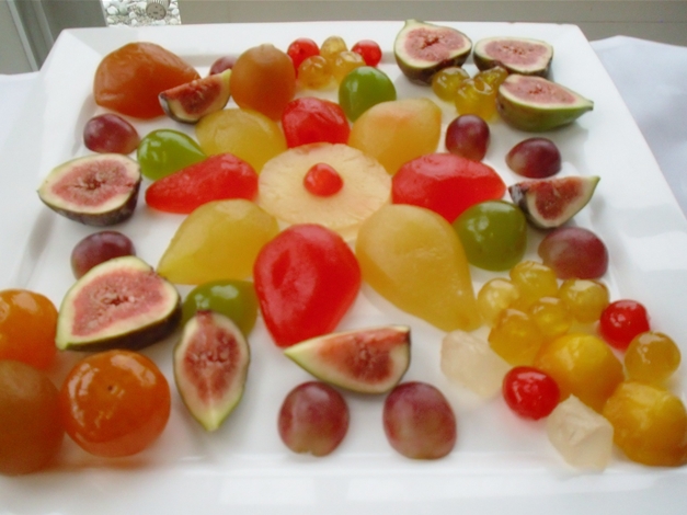 Colorierte Senffrüchte zum Käse – kreative Beilage